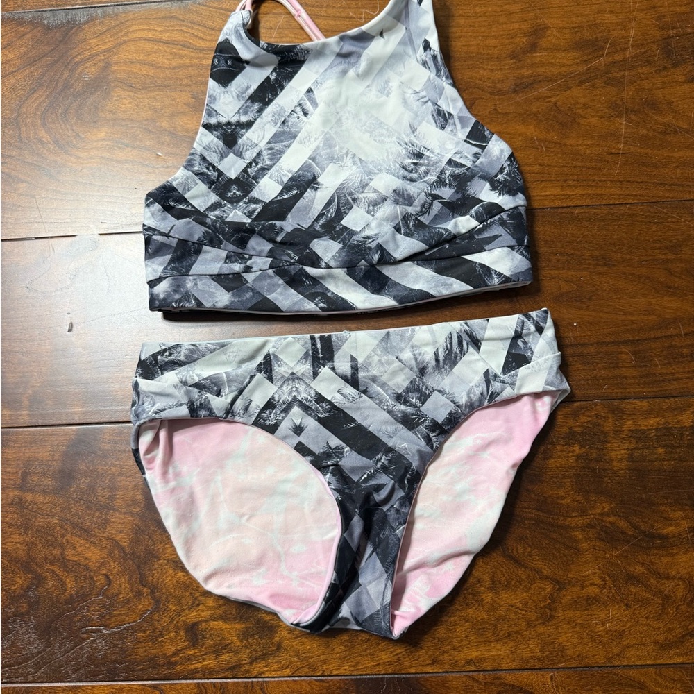 Ivivva reversible Black and White Geometric Bikini Set